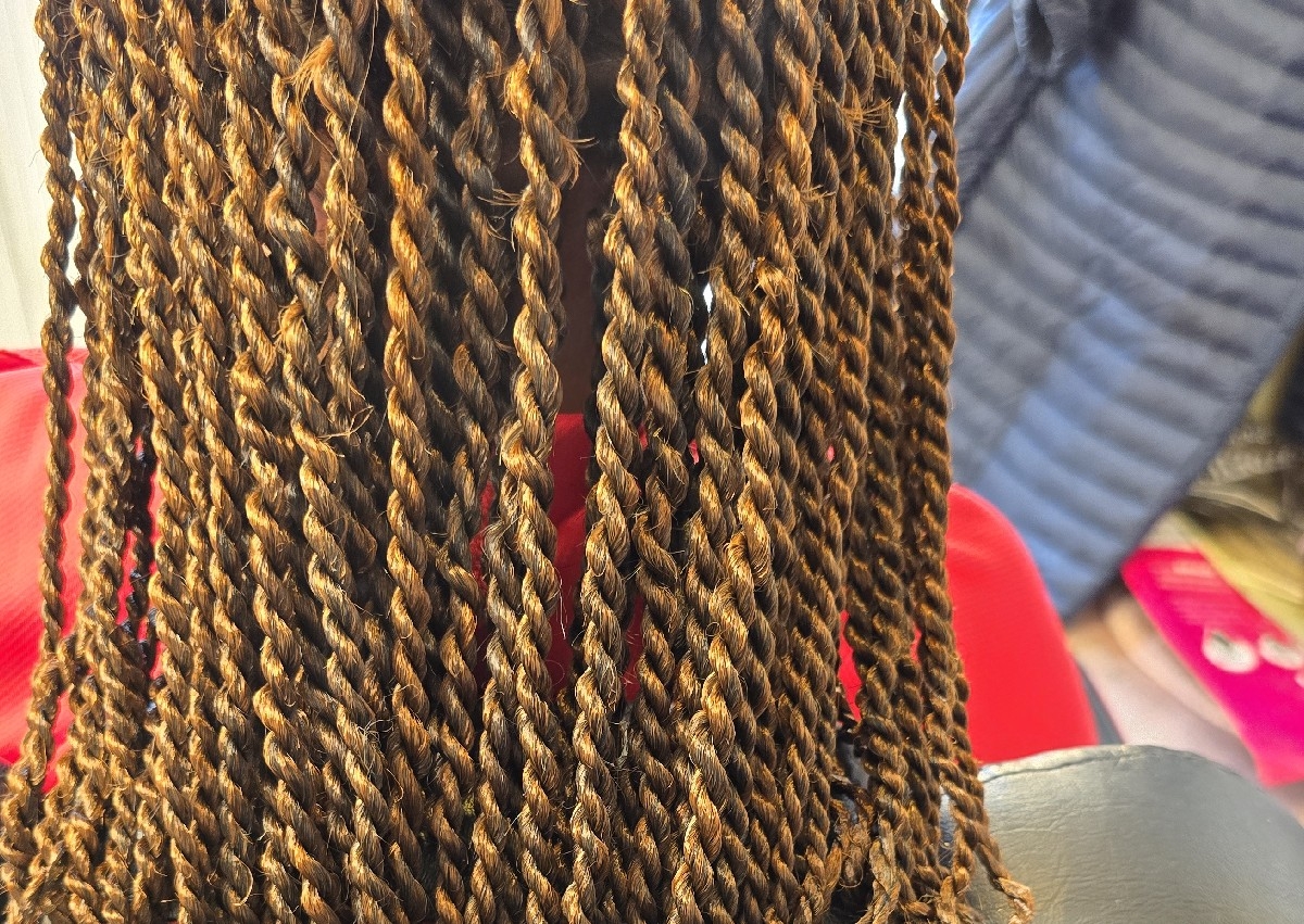 Small knotless twist (Read Description Below)