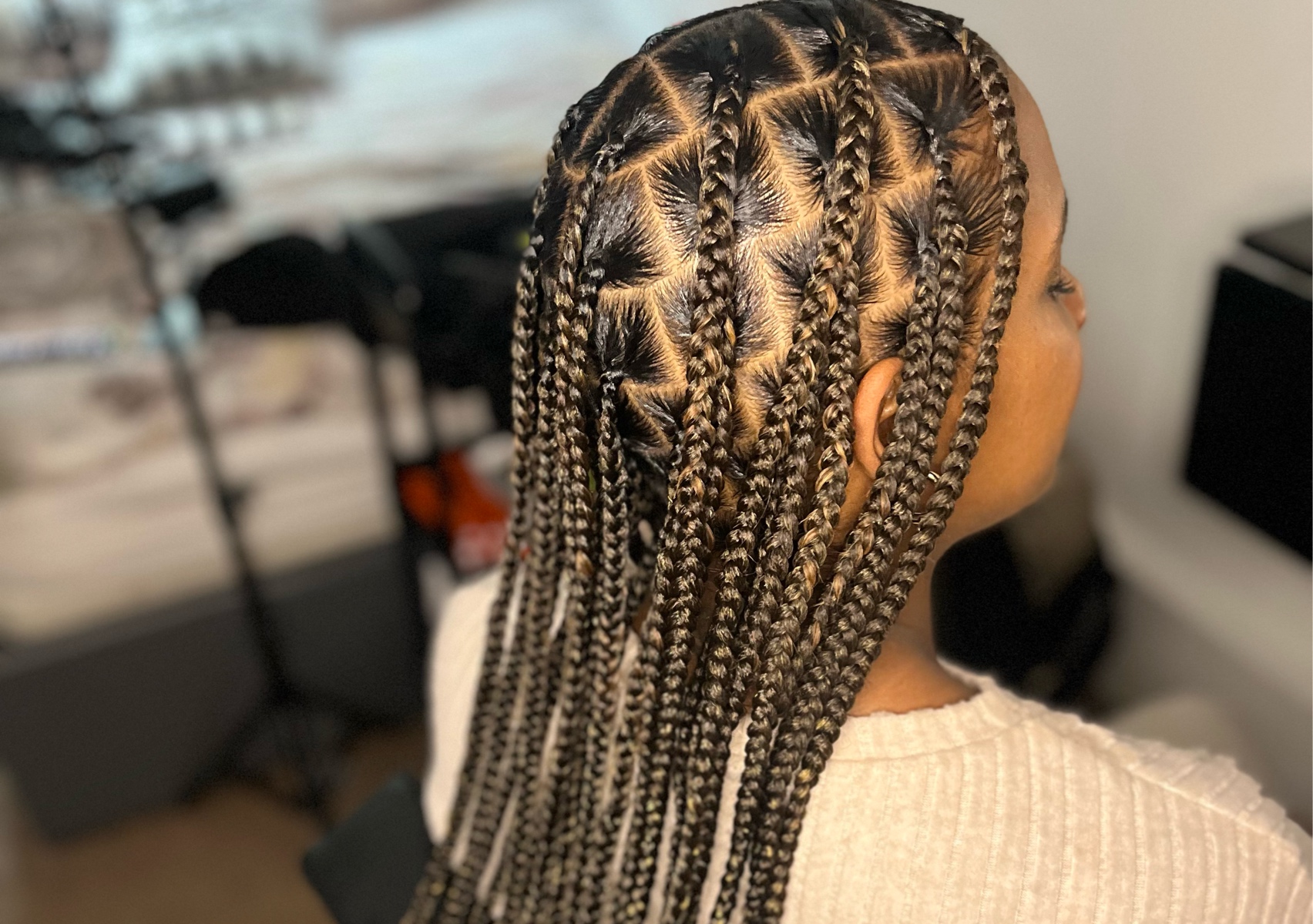 Medium Knotless Braids 