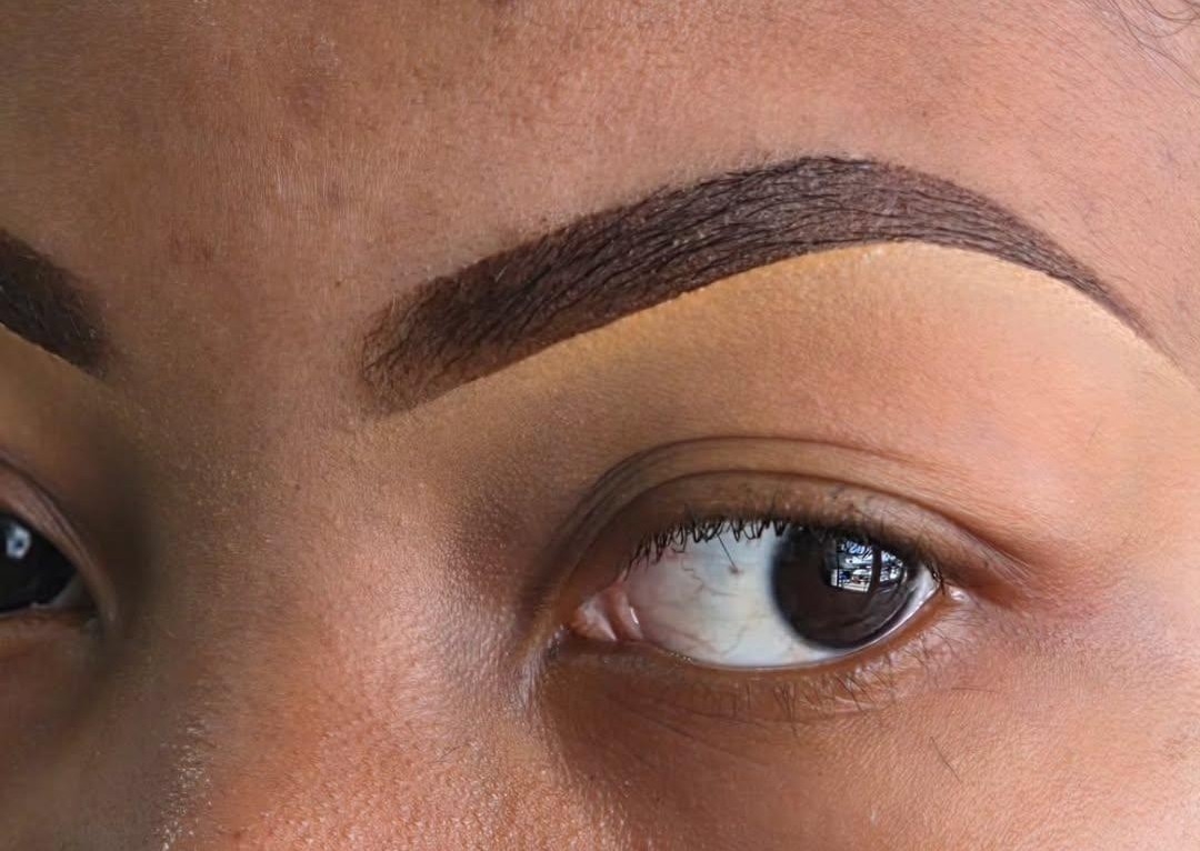 Eyebrow Tidy, Tint & Mapping