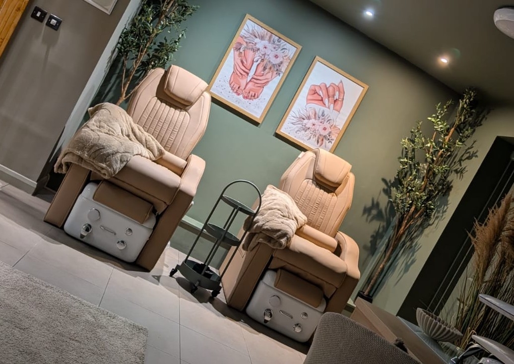 Luxury Pedicure (Gel Polish)