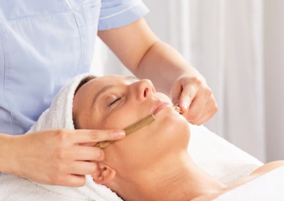 Sleep Face treatment with Bamboo Sticks