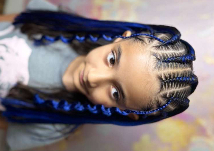 Fulany  con cabello postizo de color 