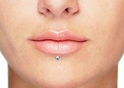 🌟 Standard 🌟 Labret Lip Piercing