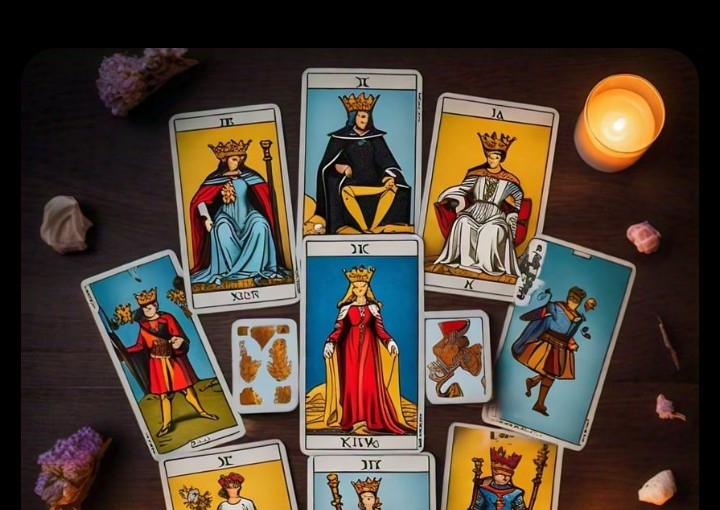 7 PERSONALIZED QUESTION + A BONUS ORACLE CARD OR MESSAGE(AUDIO ON IG OR WRITTEN READING ON EMAIL)NO LEGAL OR MEDICAL QUESTIONS.