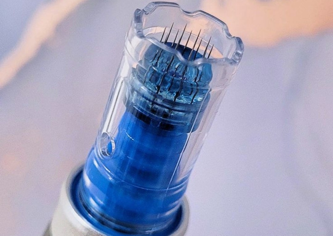 Microneedling with Led light therapy (face&neck&decolletage) price is depends of area, ampoule size and content