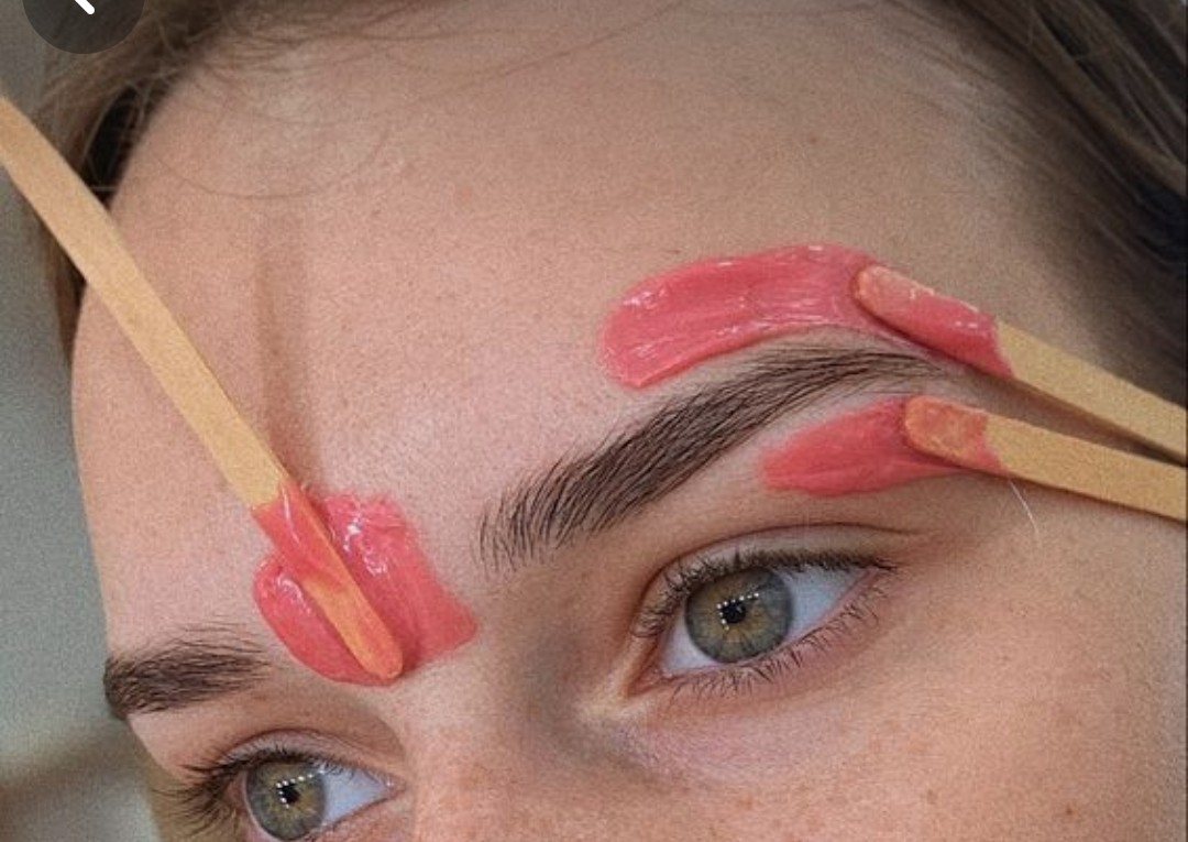 Eyebrows Tint & Shape