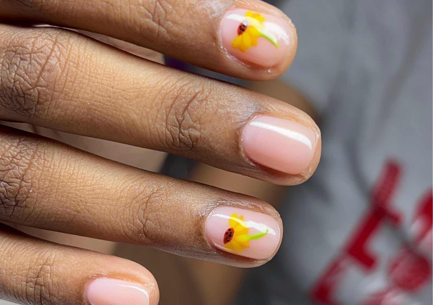 Nail Art minimal 1-2nails / simple design on all nails. 