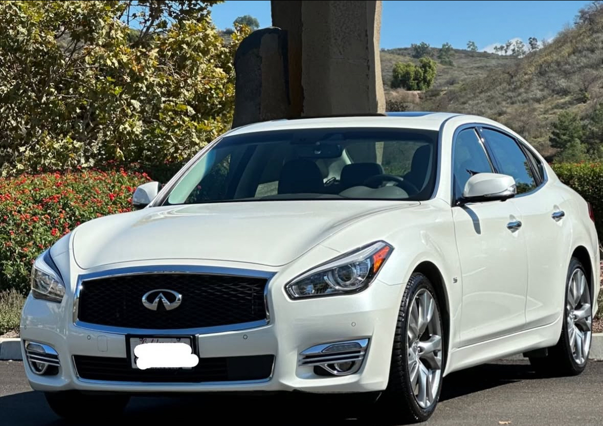 Exterior detail - small car