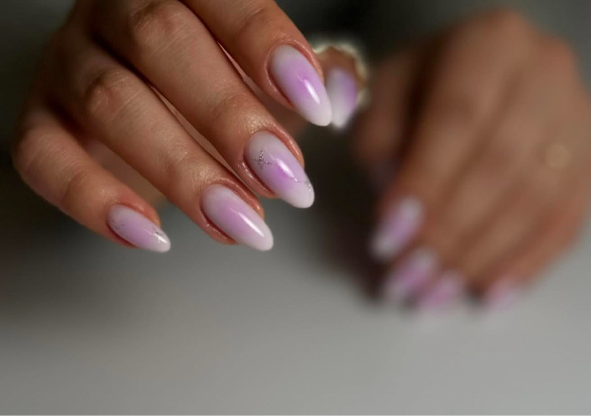 Gel nail extensions (middle nails)