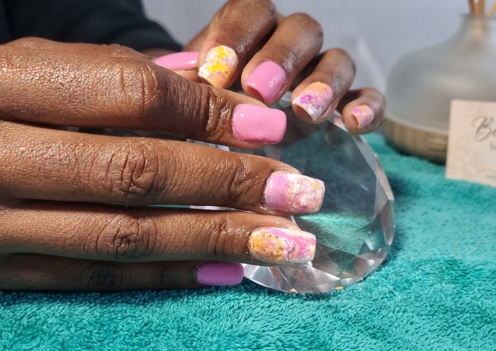 Acrylic  nails sets art includes  (4/5)
