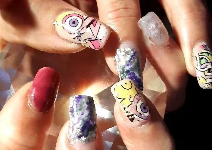 Acrylic  nails sets art includes  (2/5)
