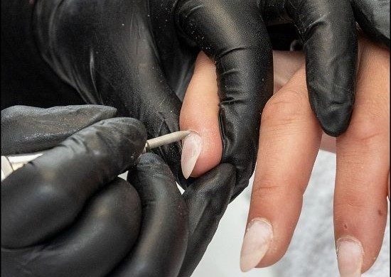 Removes all gels acrylic nails 