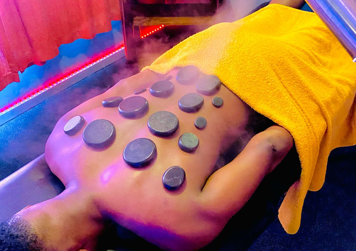 STEAM & HOT STONES MASSAGE 