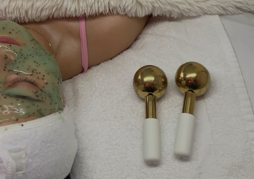 Deep facial cleansing  + dermaplaning 