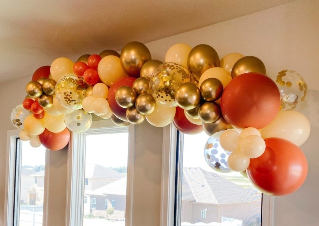 Custom Window/Wall Balloon Garland 
