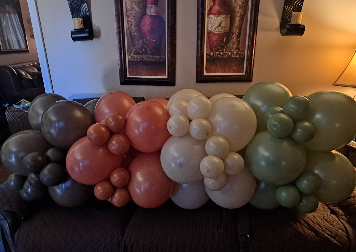 Grab and Go Balloon garland