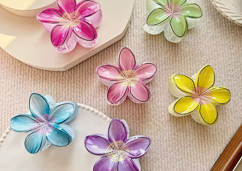 Line Flower Claw Clip