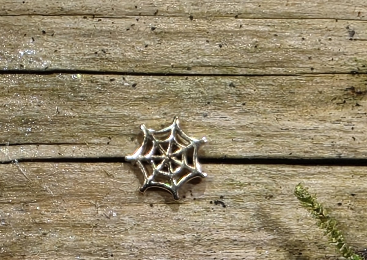 14ct yellow gold spider web
