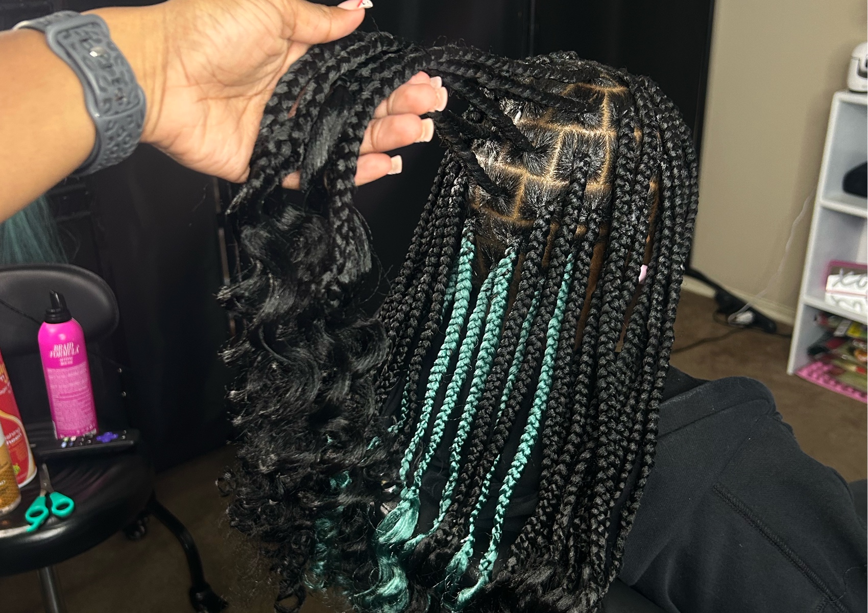 Medium Knotless Braids 