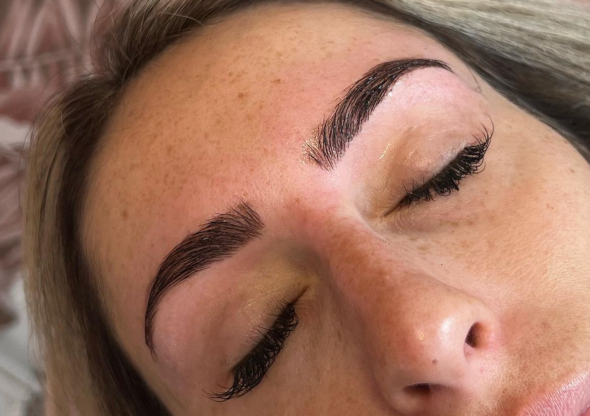 Henna Brows (including wax +tint )
