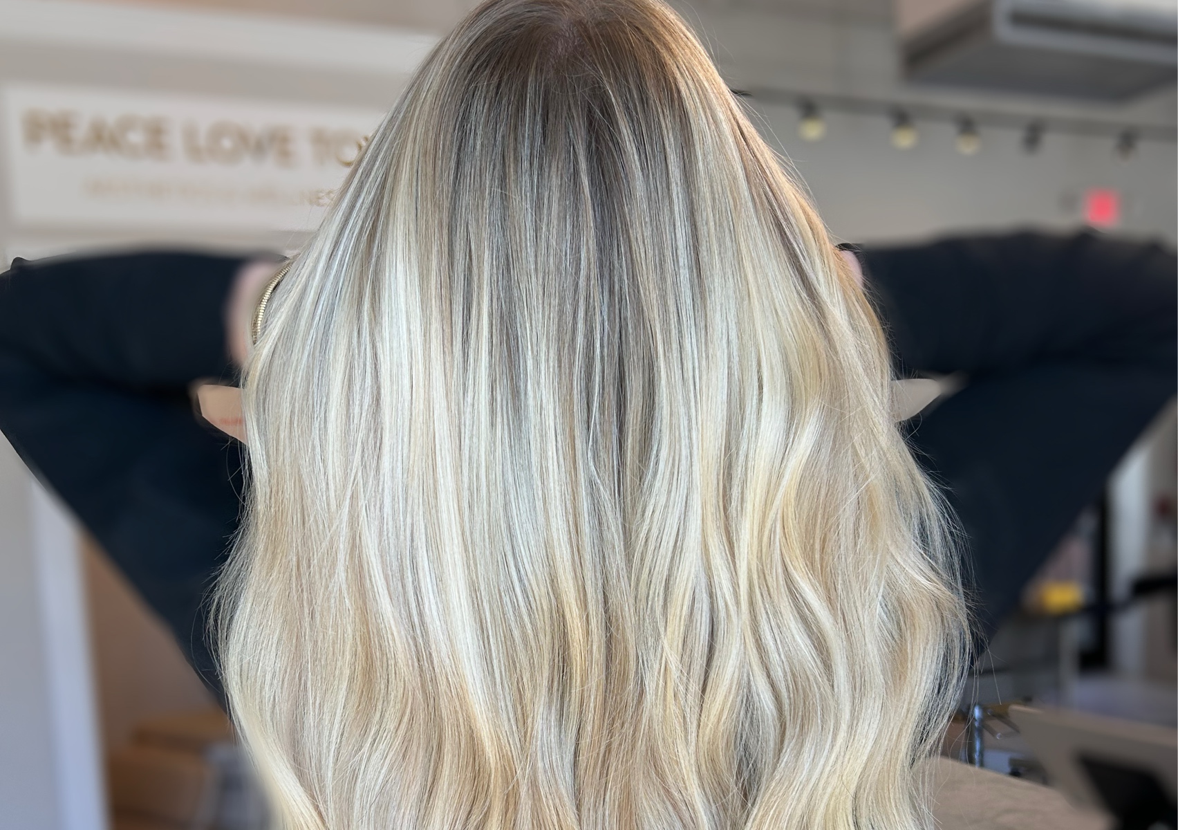 𝐏𝐀𝐑𝐓𝐈𝐀𝐋 𝐂𝐔𝐒𝐓𝐎𝐌 𝐋𝐈𝐕𝐄𝐃-𝐈𝐍 𝐁𝐋𝐎𝐍𝐃𝐈𝐍𝐆