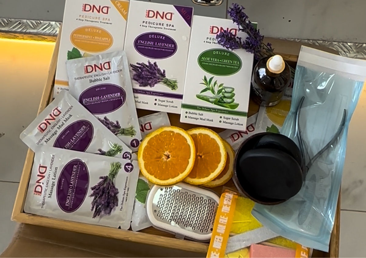 DND Deluxe peducure( gel includes) 