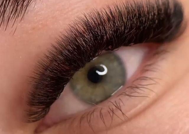 Wimpernverlängerungen Auffüllen  maxim 3 Woche /Întreținere gene maxim 3 săptămâni 