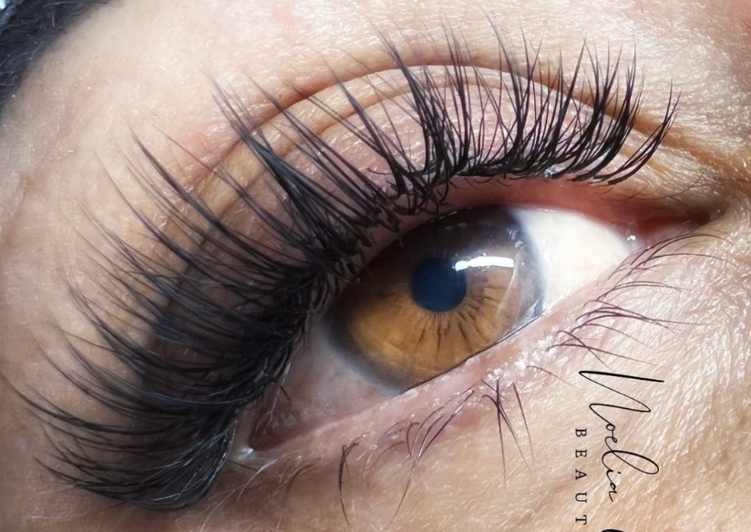 Extensiones de Pestañas Hibridas 