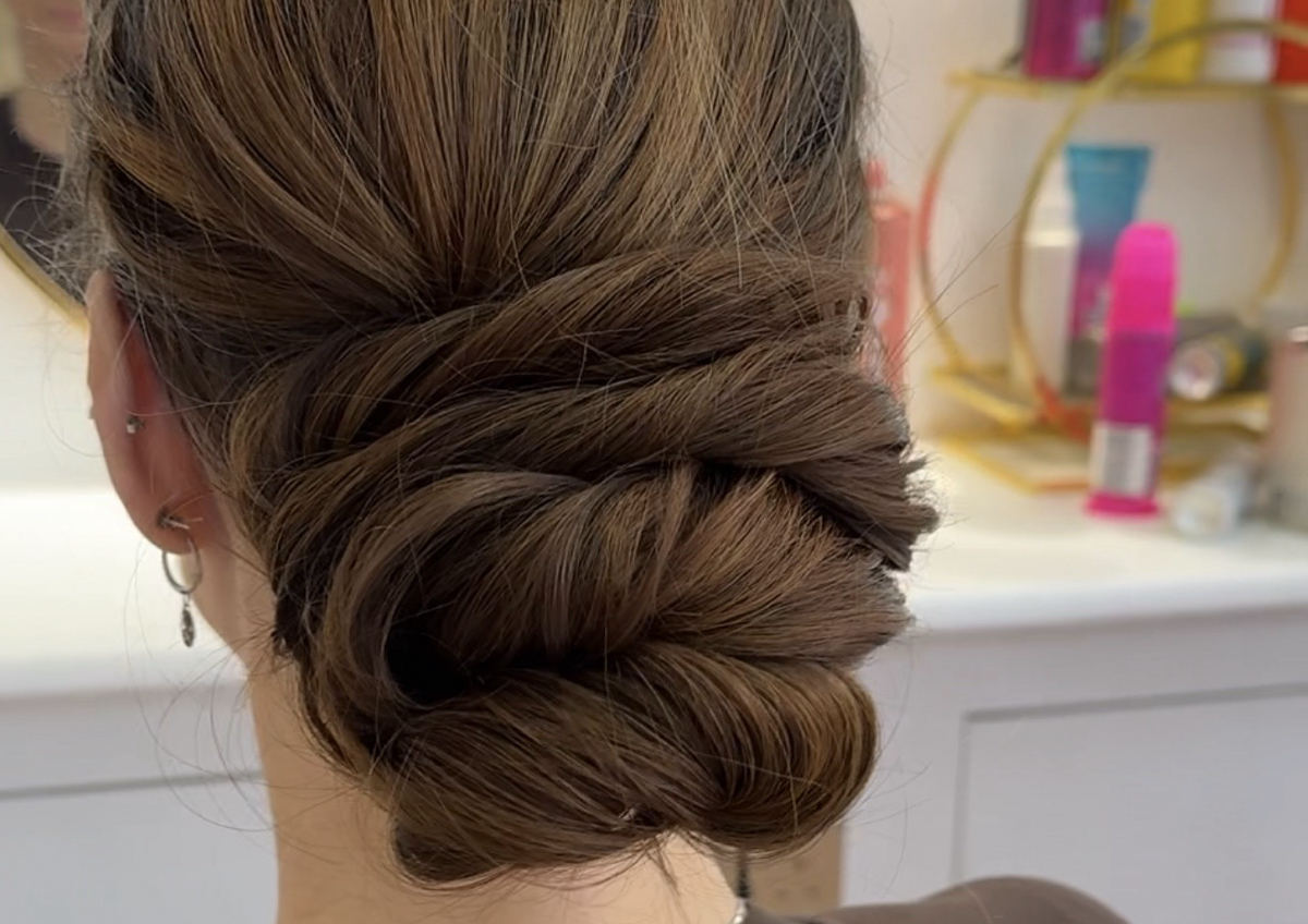 Small hair ups (e.g small bun, bubble braid)