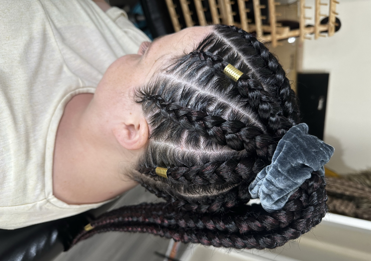 Big cornrow ponytail (2/3)