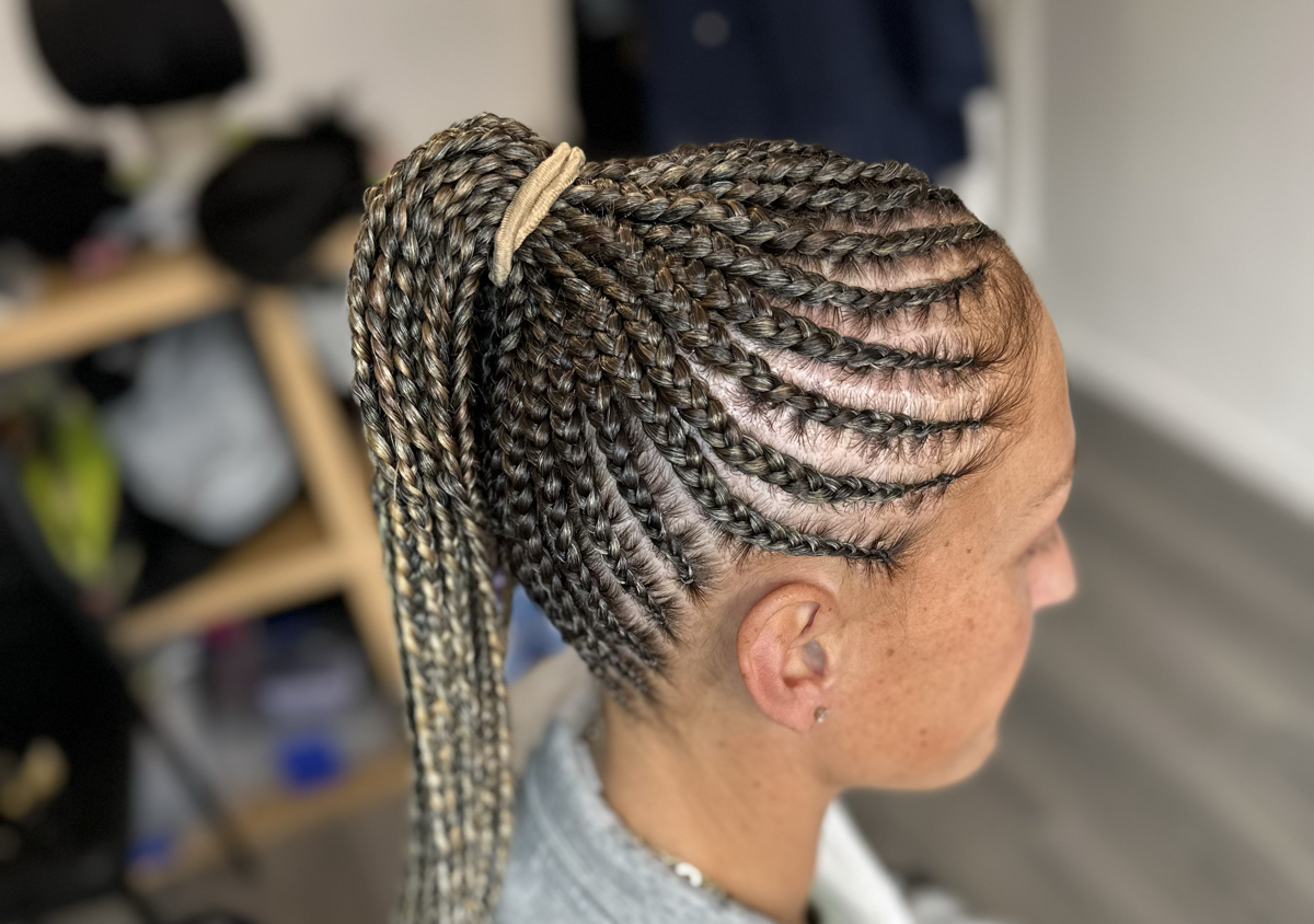 Small cornrow ponytail  (2/4)