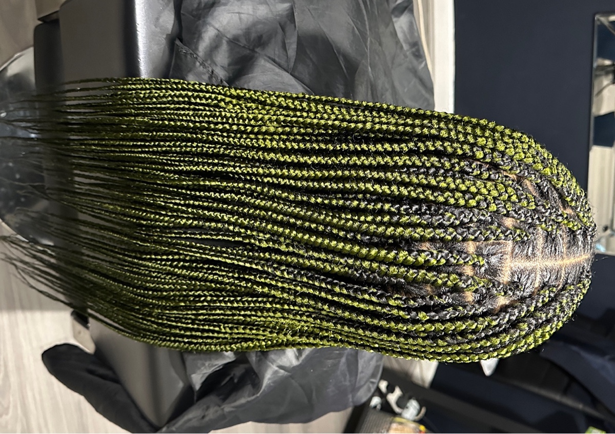 Waist length Knotless braids medium