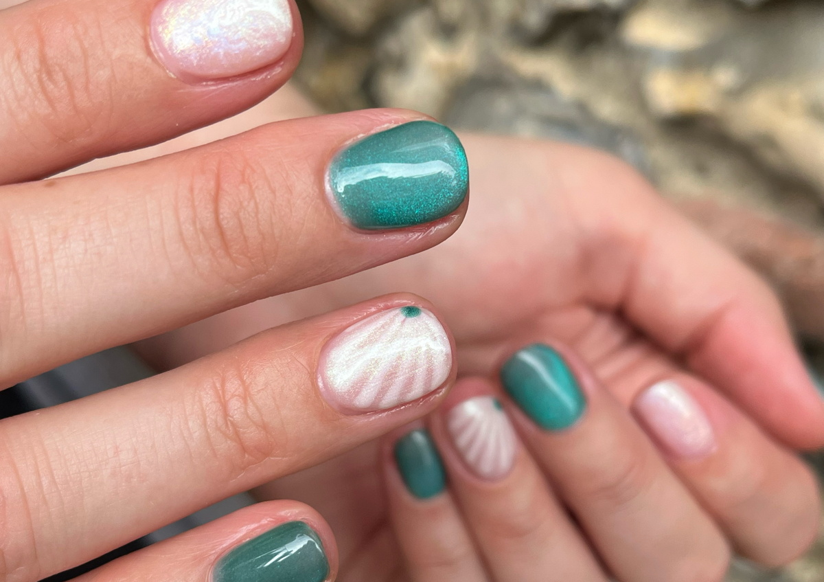 Gel Manicure (3/5)