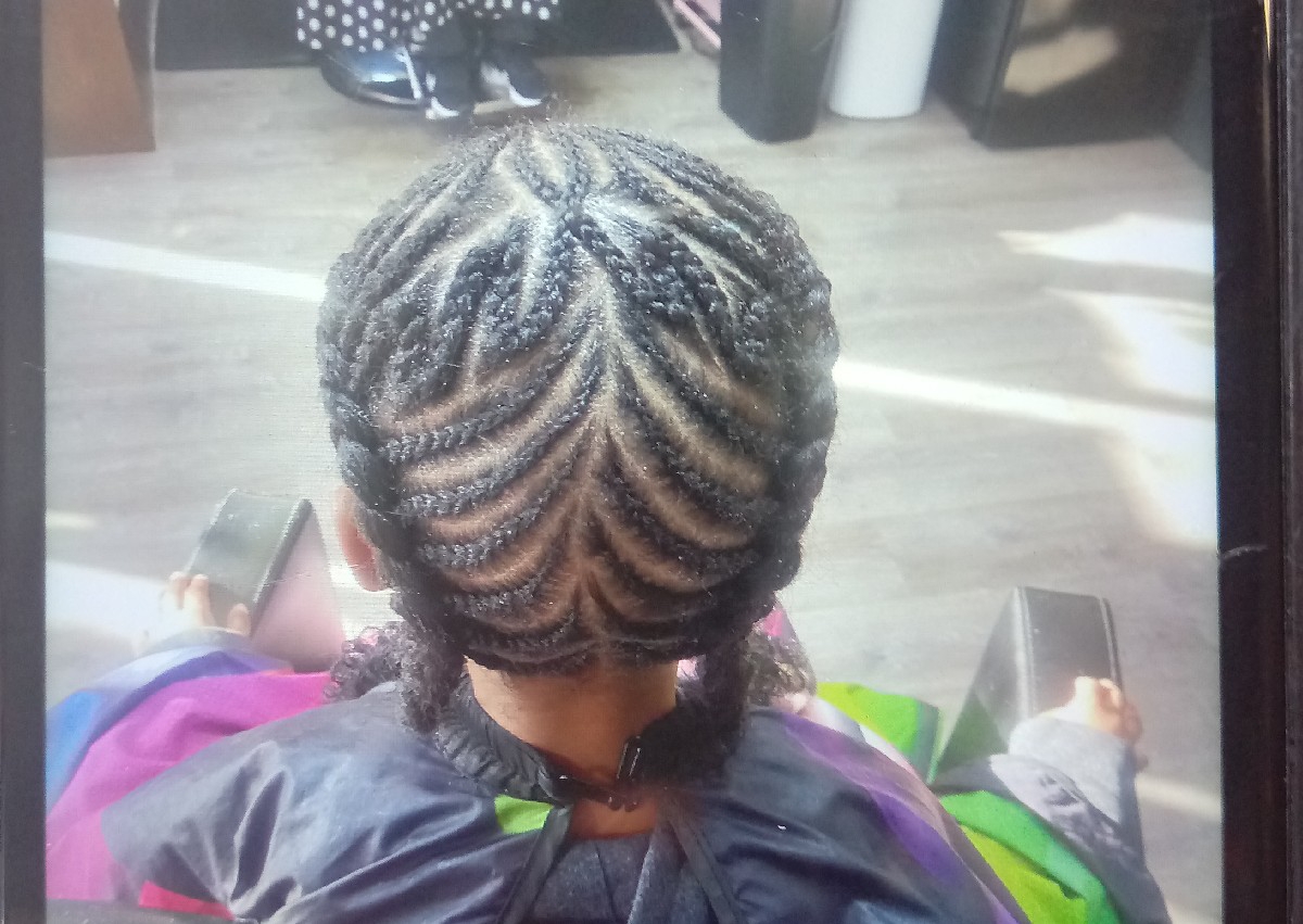 Child. Braid extensions