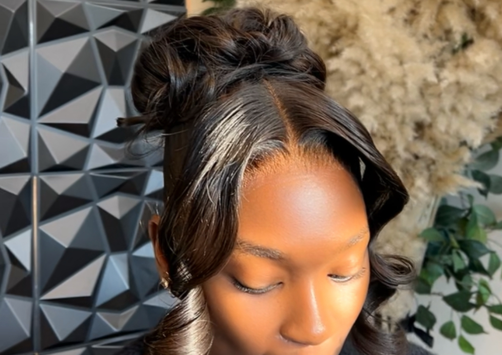 Pony tail  (pin up curls)