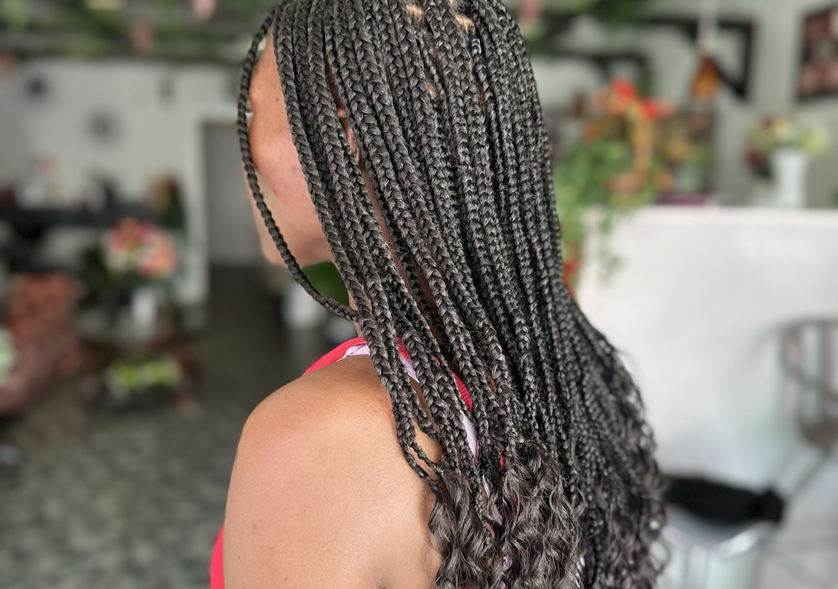 Knotless curly hair at the End