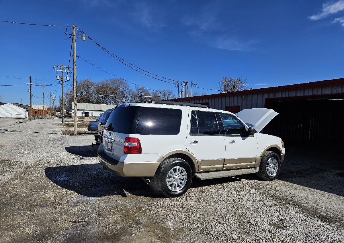 3 Row Big SUV (Inside and Out)