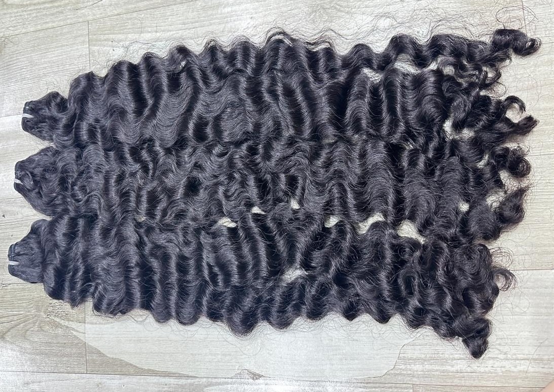 Lavish Loose Curls 22"