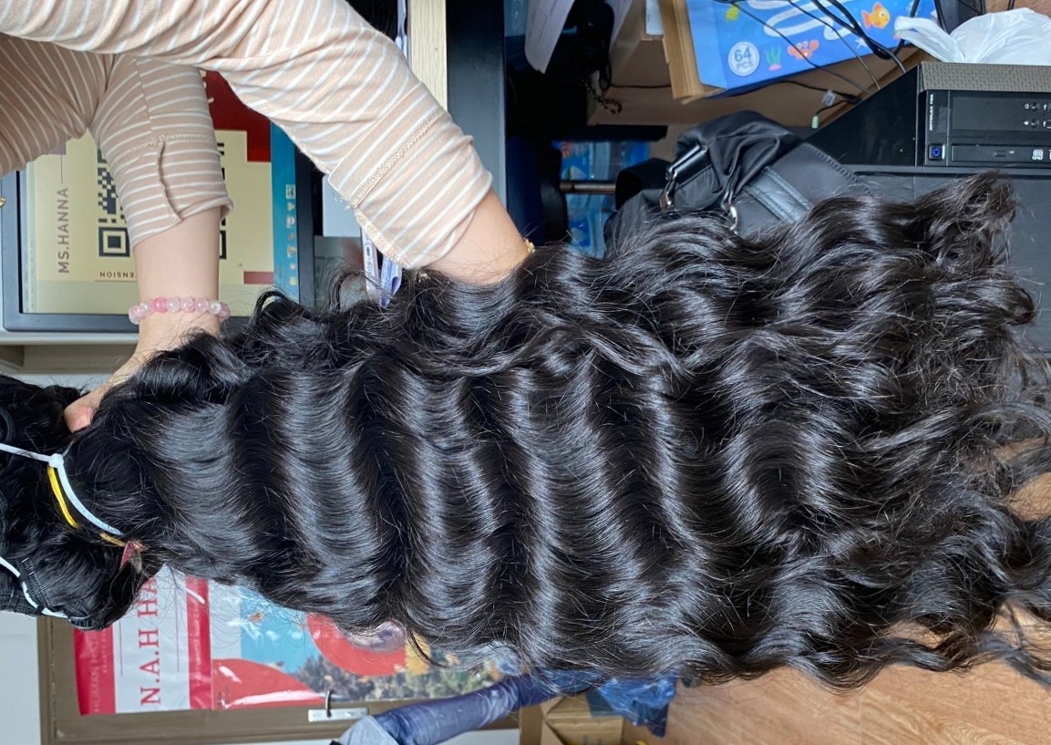Signature Loose Wave 28"