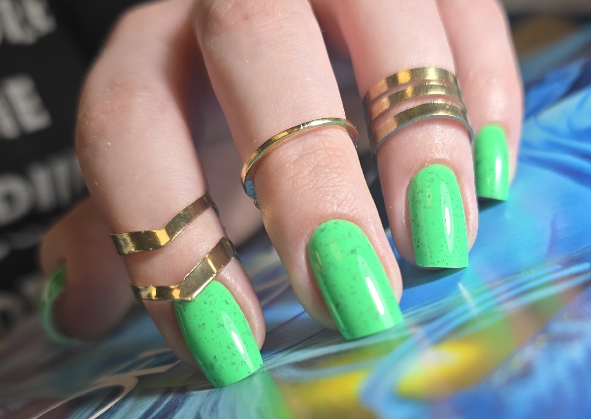 Hard gel overlay