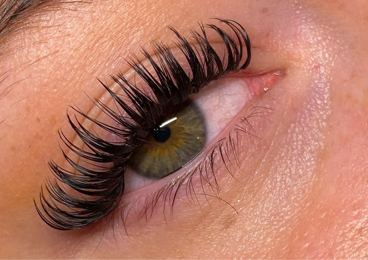 Wet Look Lashes