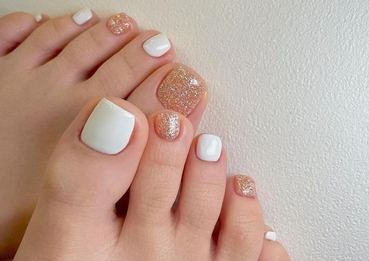 Vernis (shellac pieds) avec design premier fois.