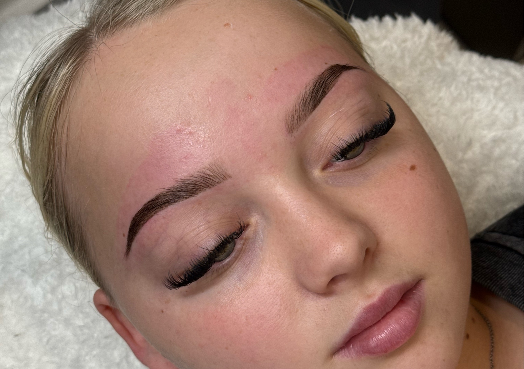Hybrid brow tint & wax
