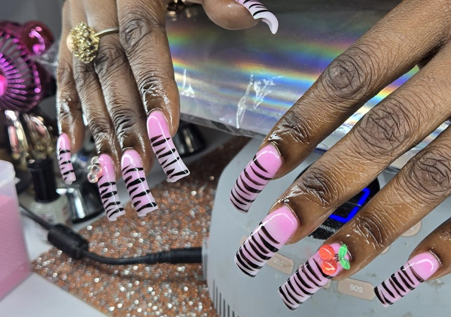 Semi/deep Curve Nails