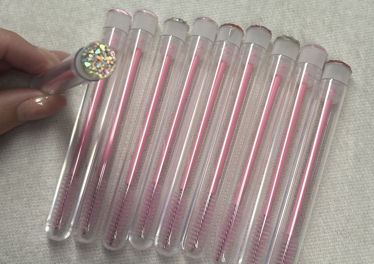 Lash Brush With Case