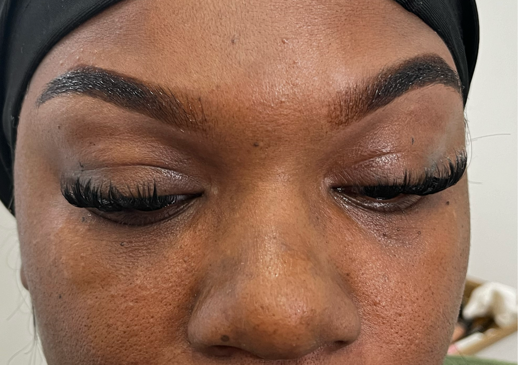 Eyebrow tint and cluster lashes