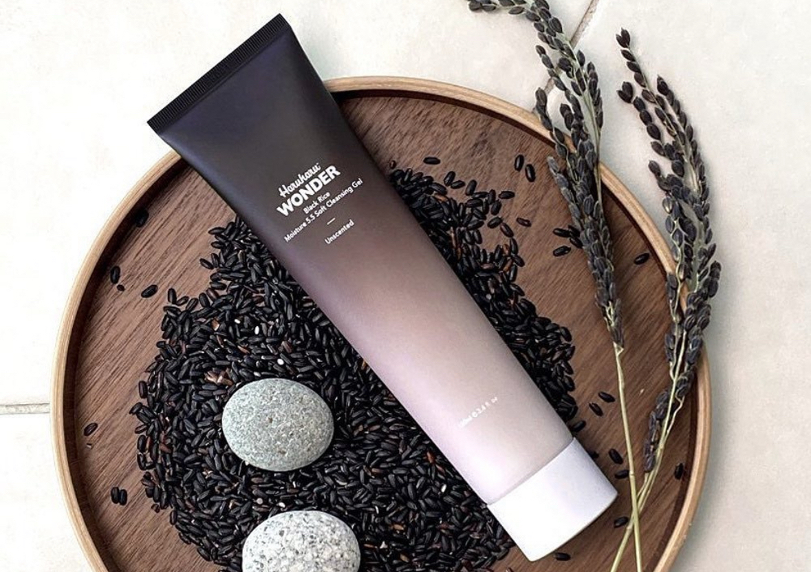 BLACK RICE MOISTURE 5.5 SOFT CLEANSING GEL