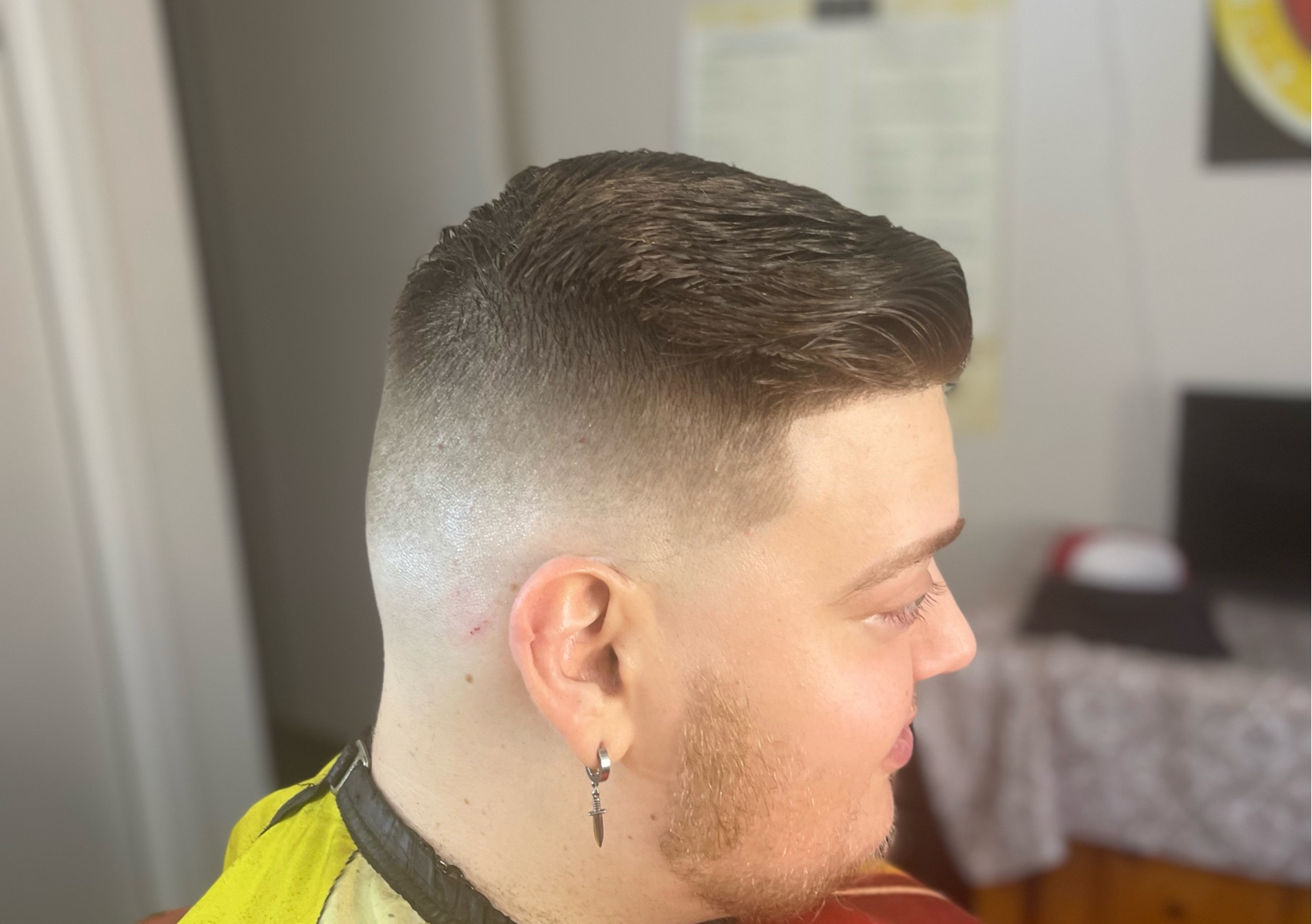 25$ Monday /before 1pm haircut only  deal 