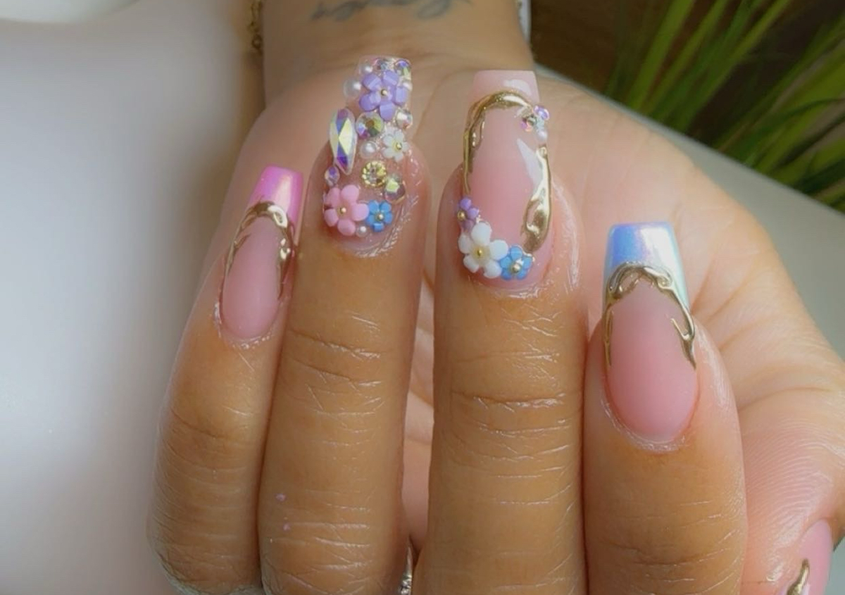 Nail art on all nails 