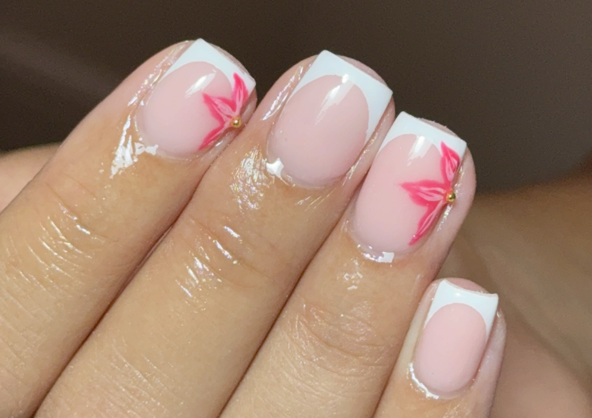 Biab Mani (Design on 2-4 nails) 